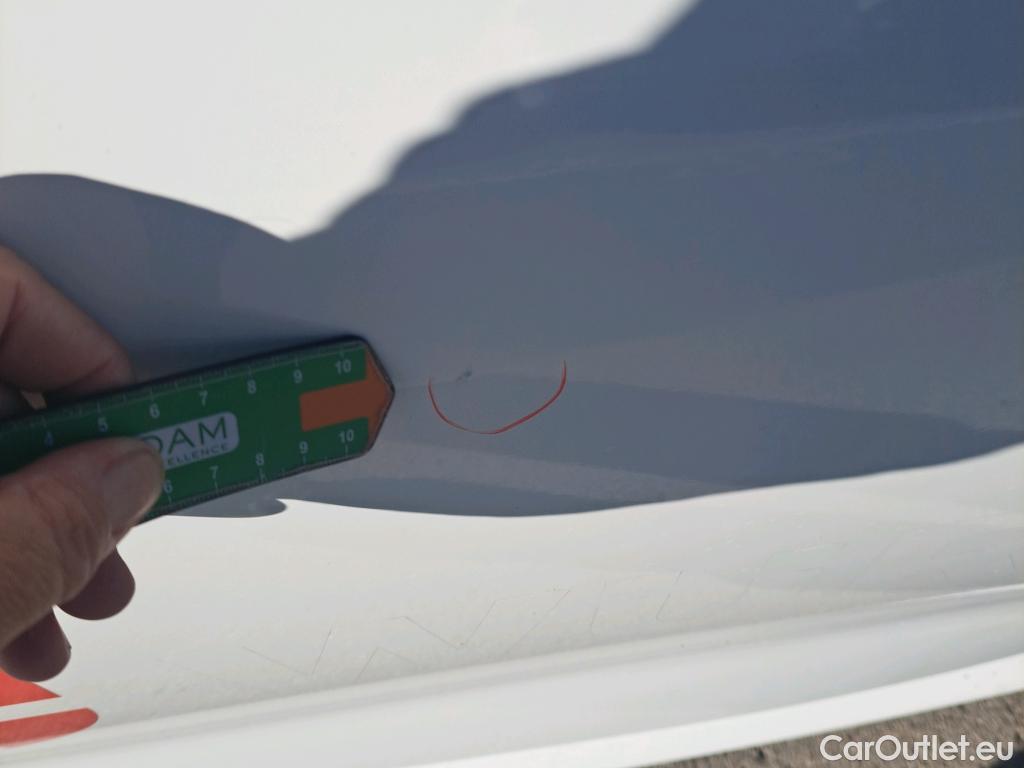  Toyota  Yaris TOYOTA  / 2020 / 5P / berlina con portón 1.5 120H Business Plus #23