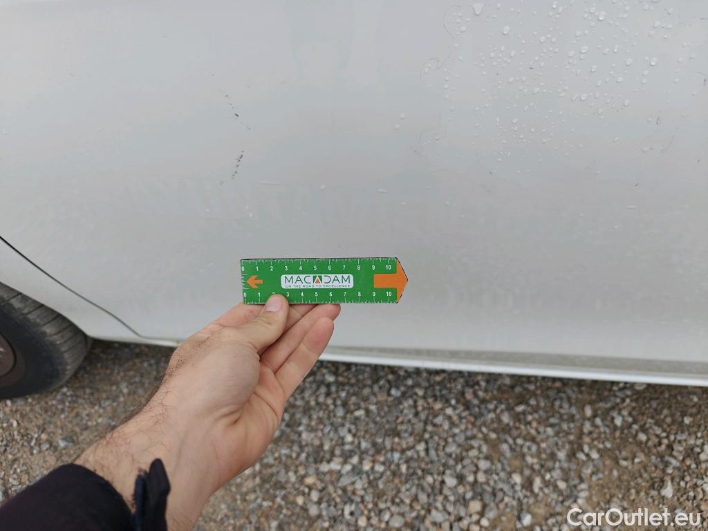  Toyota  Yaris TOYOTA  / 2017 / 5P / berlina con portón 1.5 100H Active Tech #4