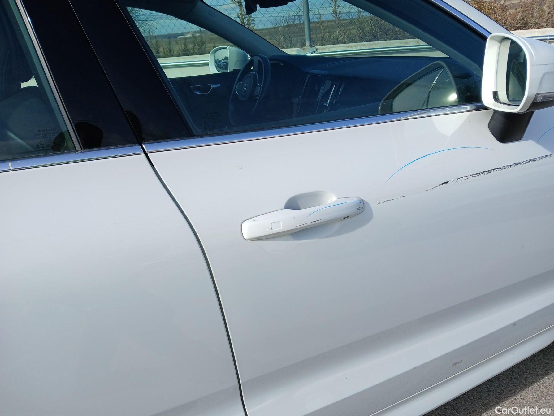  Volvo  XC60 VOLVO  / 2017 / 5P / todoterreno 2.0 B4 D Momentum Pro Auto #32