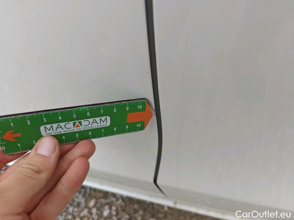  Toyota  Yaris TOYOTA  / 2017 / 5P / berlina con portón 1.5 100H Active Tech #21