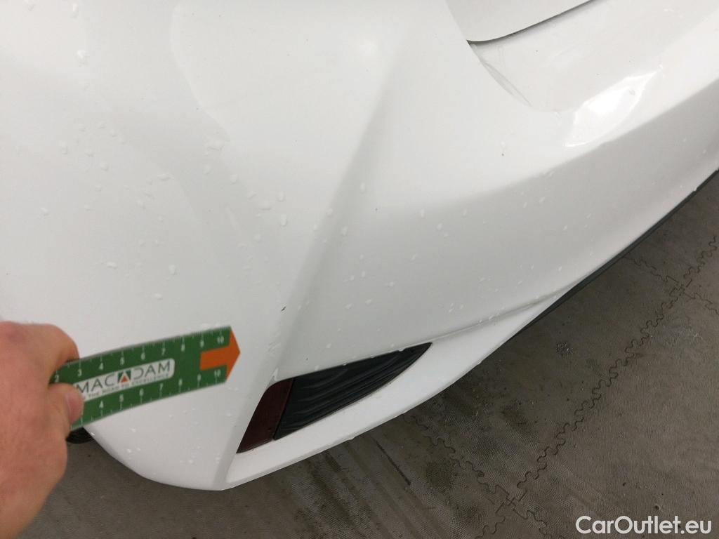  Toyota  Yaris TOYOTA  / 2017 / 5P / berlina con portón 1.5 100H Active #8