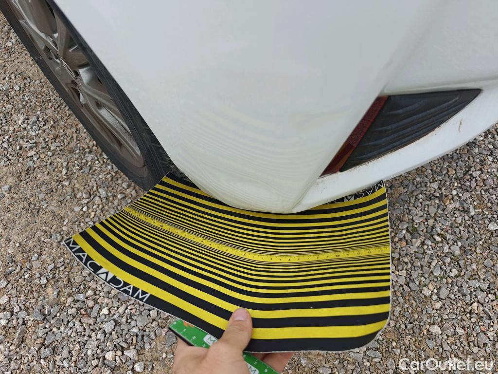  Toyota  Yaris TOYOTA  / 2017 / 5P / berlina con portón 1.5 100H Active Tech #2