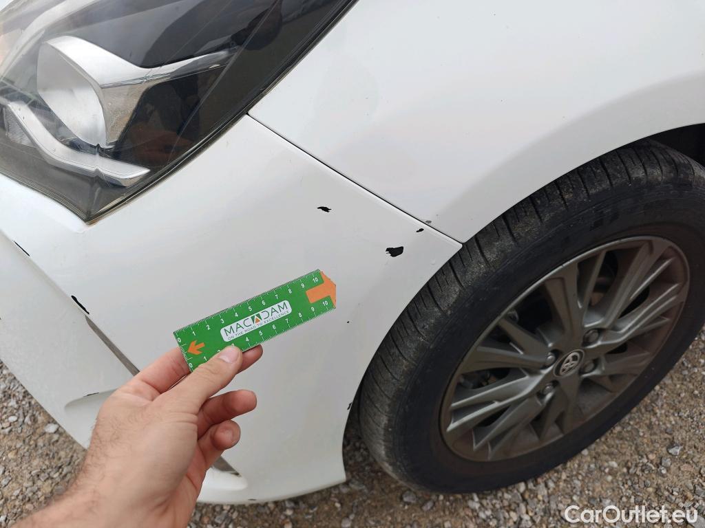  Toyota  Yaris TOYOTA  / 2017 / 5P / berlina con portón 1.5 100H Active Tech #9