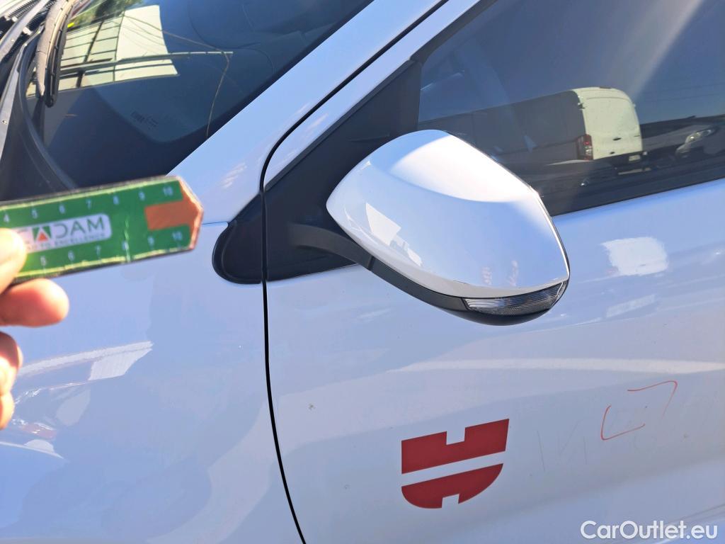  Toyota  Yaris TOYOTA  / 2020 / 5P / berlina con portón 1.5 120H Business Plus #20