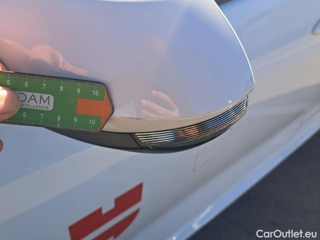  Toyota  Yaris TOYOTA  / 2020 / 5P / berlina con portón 1.5 120H Business Plus #21