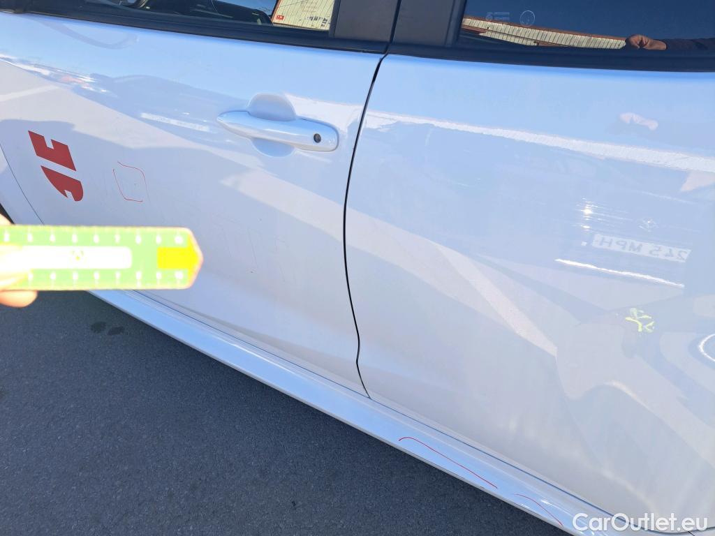  Toyota  Yaris TOYOTA  / 2020 / 5P / berlina con portón 1.5 120H Business Plus #11