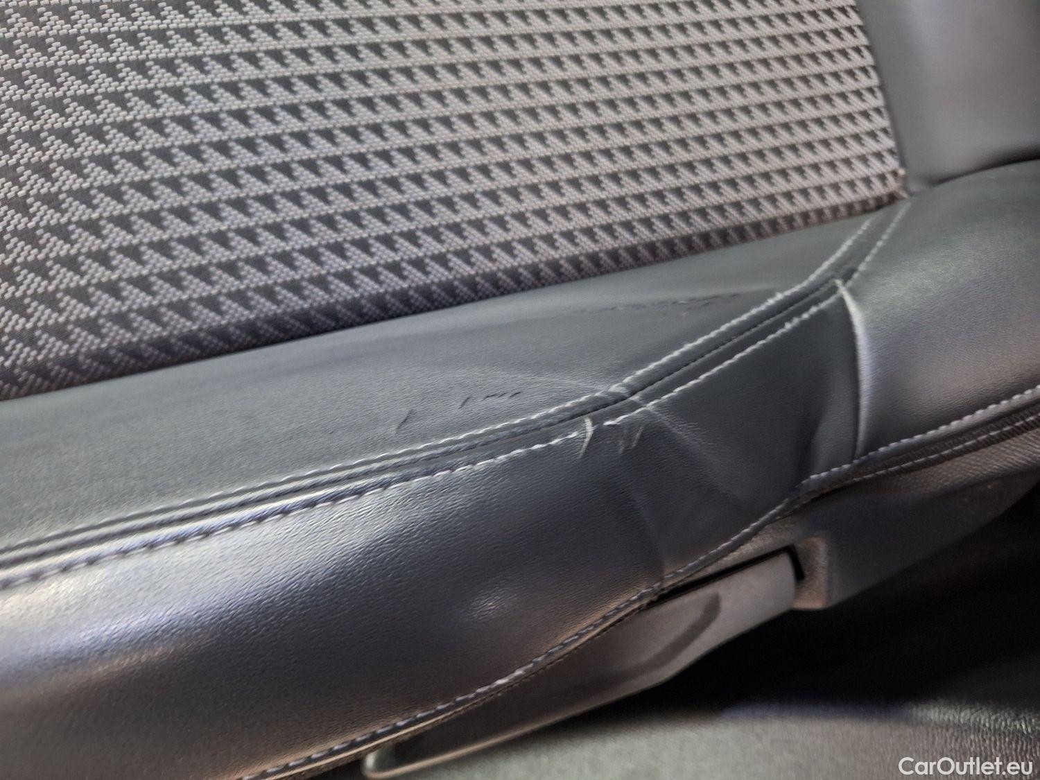  Peugeot  2008 Peugeot,  '19, Peugeot  1.2 Puretech 96kW S&S EAT8 GT Line 5d #17