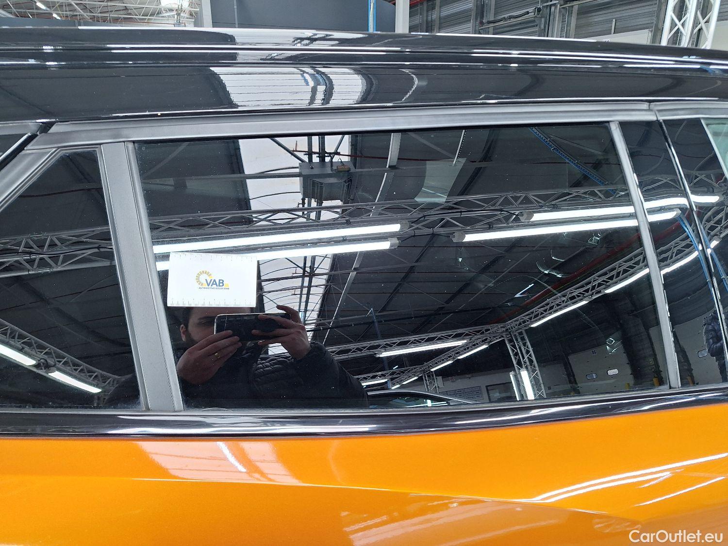  Peugeot  2008 Peugeot,  '19, Peugeot  1.2 Puretech 96kW S&S EAT8 GT Line 5d #9