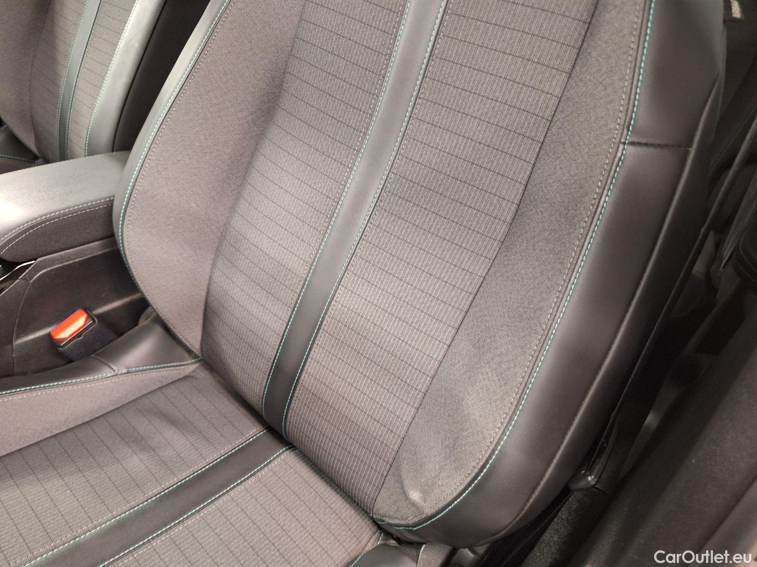  Peugeot  2008 Peugeot,  '19, Peugeot  1.2 Puretech 96kW S&S Allure 5d #44