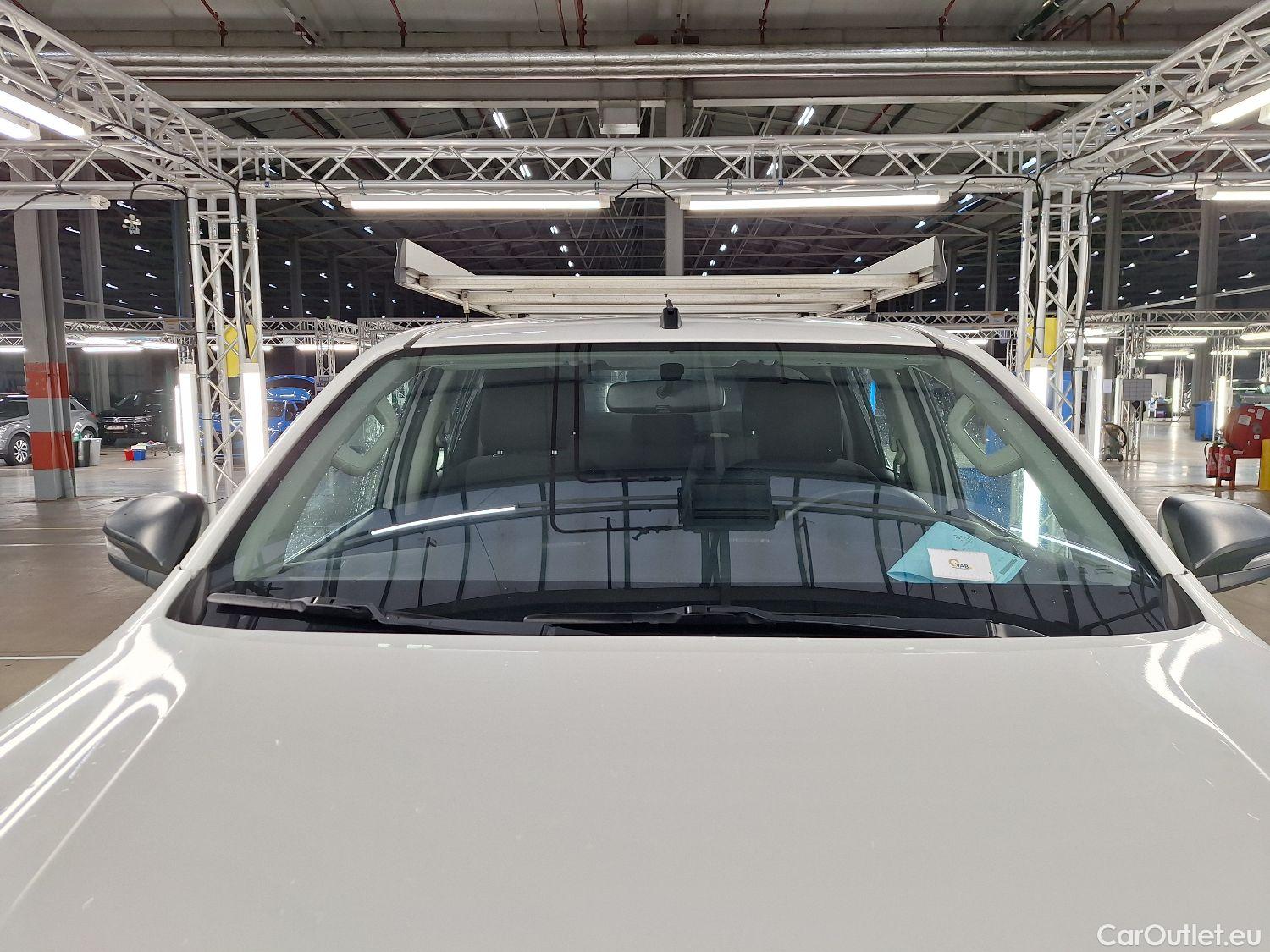  Toyota  Hilux Toyota, _Hi-Lux '16, Toyota  2.4 D-4D Double Cab Active 4d #6