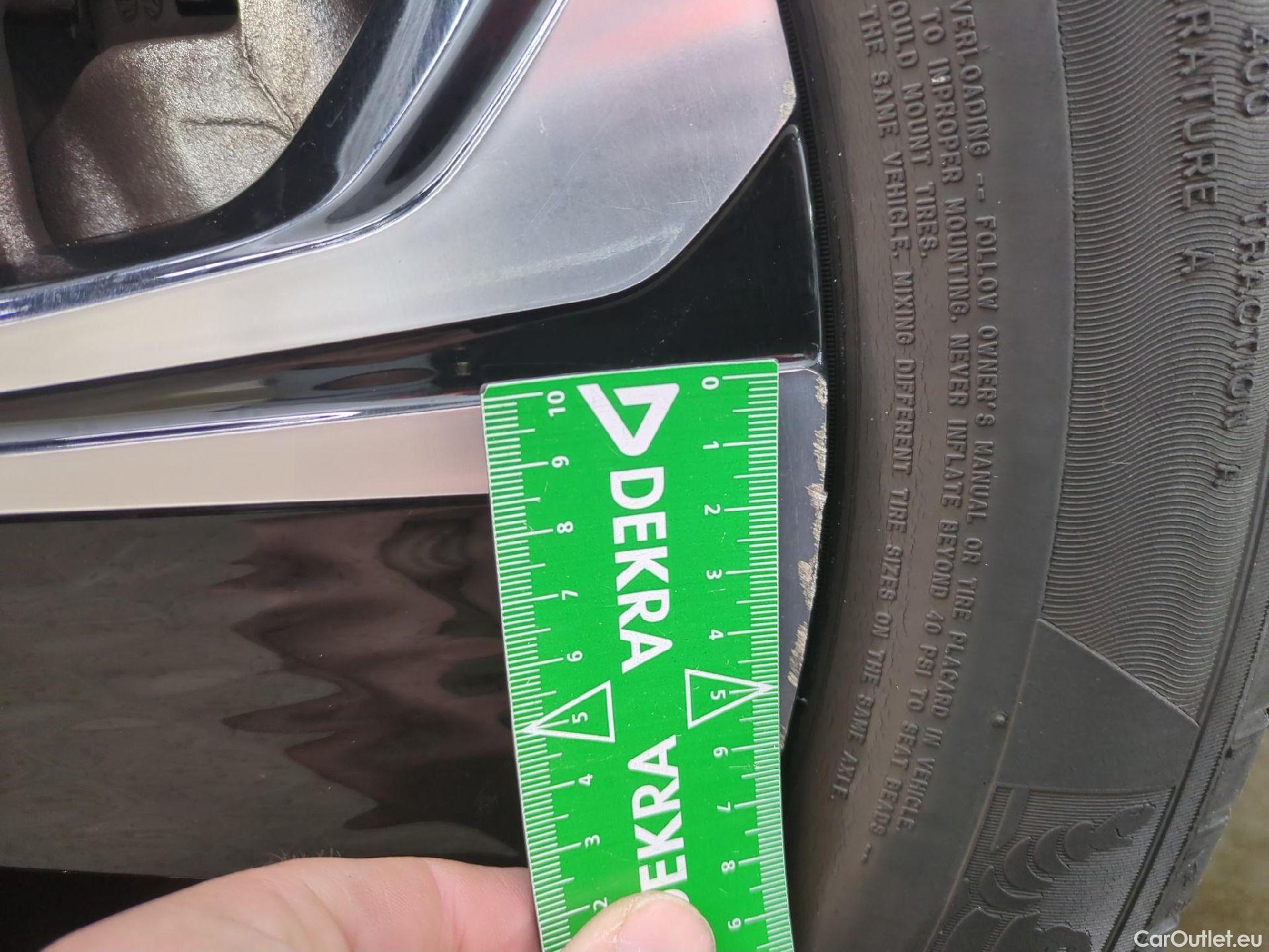  KIA  XCeed KIA  / 2019 / 5P / Crossover 1.6 GDI ISG ISG PHEV ACTIVE BUS DCT6 #4