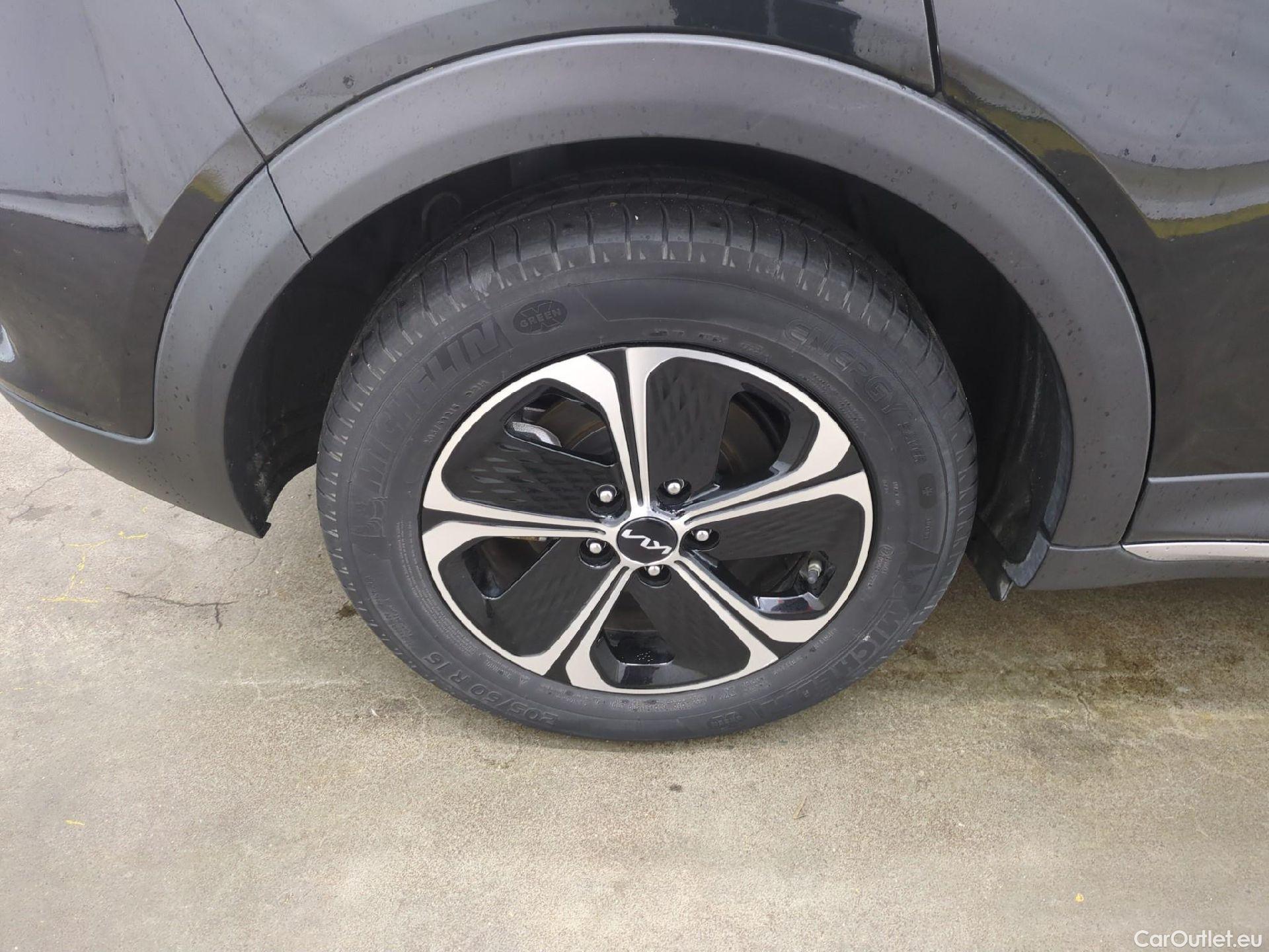  KIA  XCeed KIA  / 2019 / 5P / Crossover 1.6 GDI ISG ISG PHEV ACTIVE BUS DCT6 #3