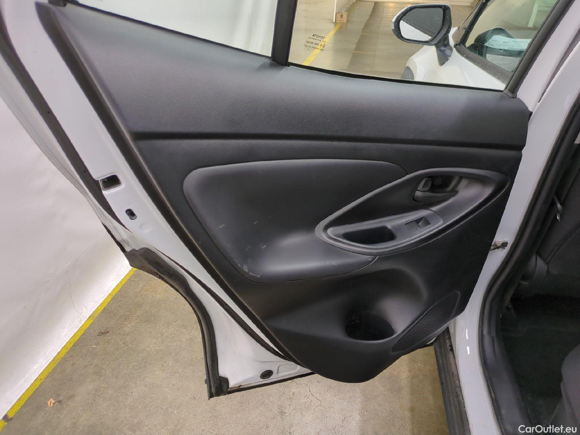  Toyota  Yaris Cross TOYOTA  Hybride / 2021 / 5P / SUV 1.5 HYBRID 116H DYNAMIC AUTO #5