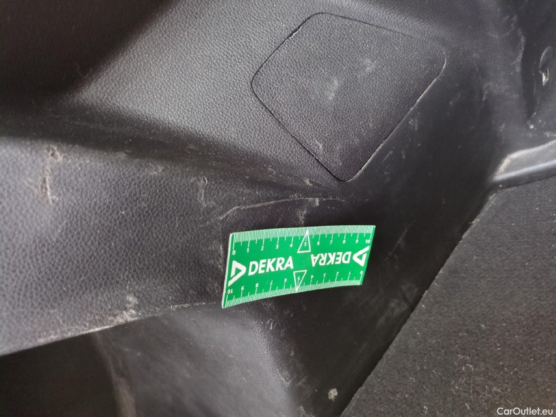  Toyota  Yaris Cross TOYOTA  Hybride / 2021 / 5P / SUV 1.5 HYBRID 116H DYNAMIC AUTO #12