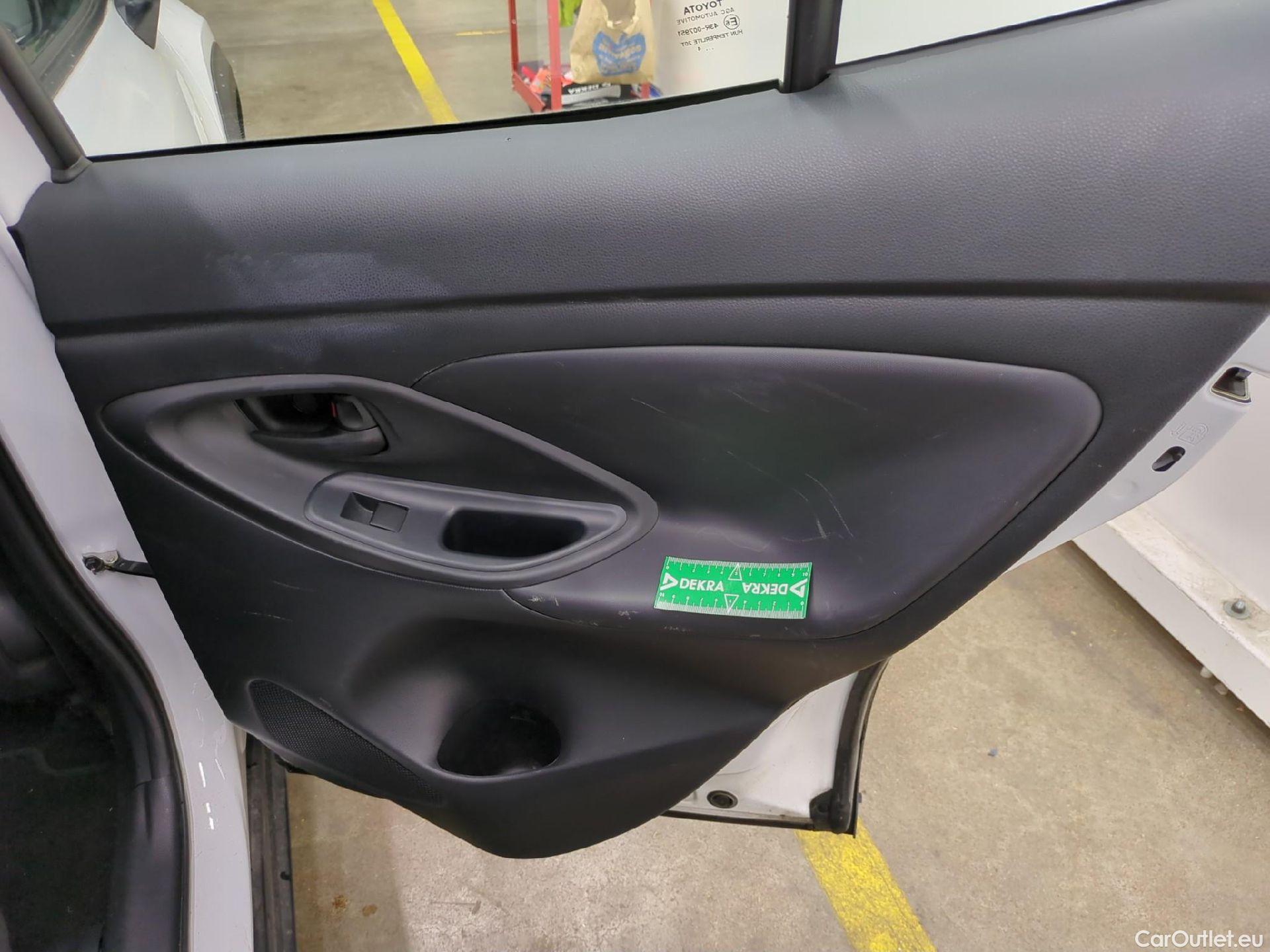  Toyota  Yaris Cross TOYOTA  Hybride / 2021 / 5P / SUV 1.5 HYBRID 116H DYNAMIC AUTO #22