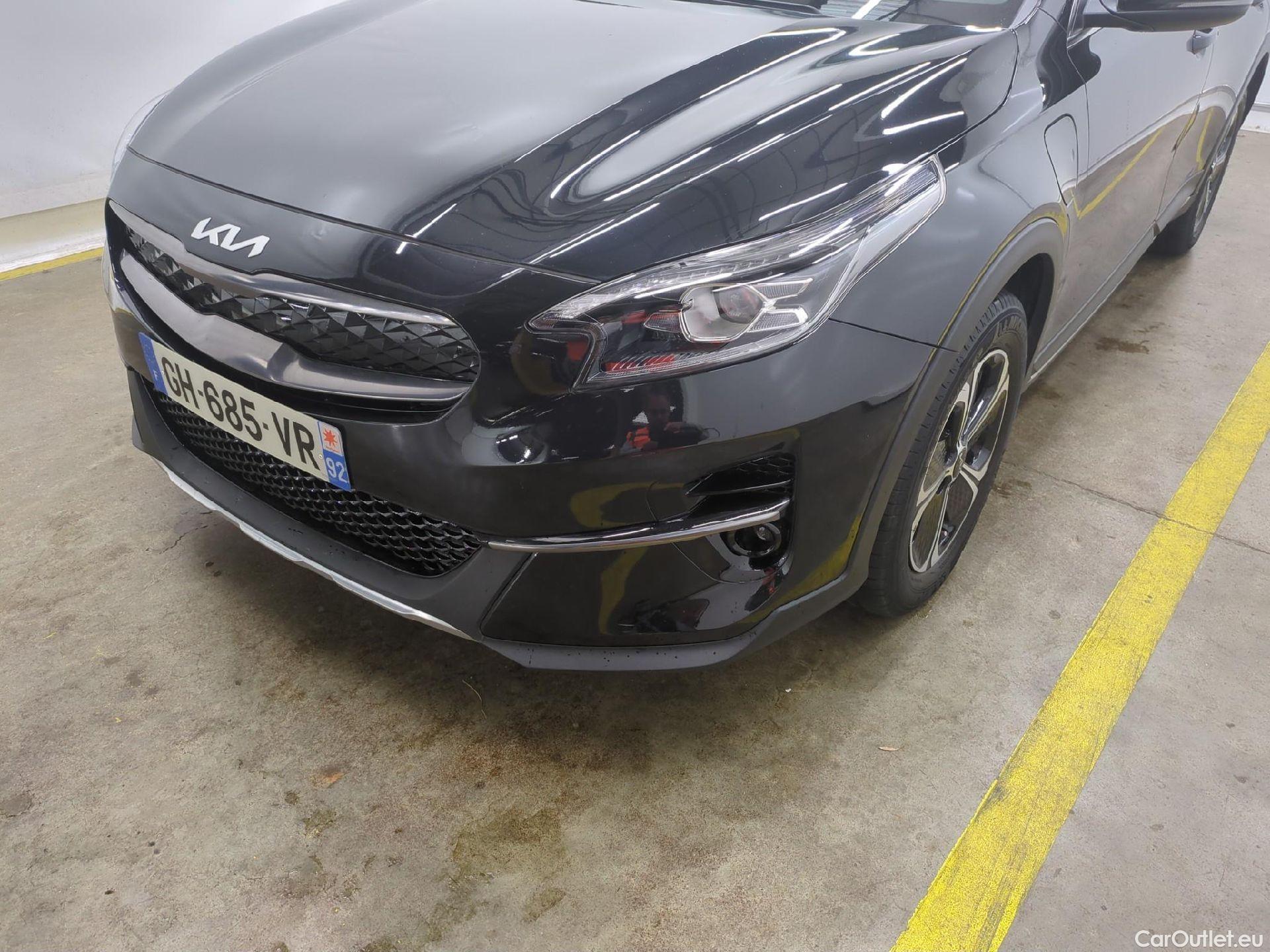  KIA  XCeed KIA  / 2019 / 5P / Crossover 1.6 GDI ISG ISG PHEV ACTIVE BUS DCT6 #8