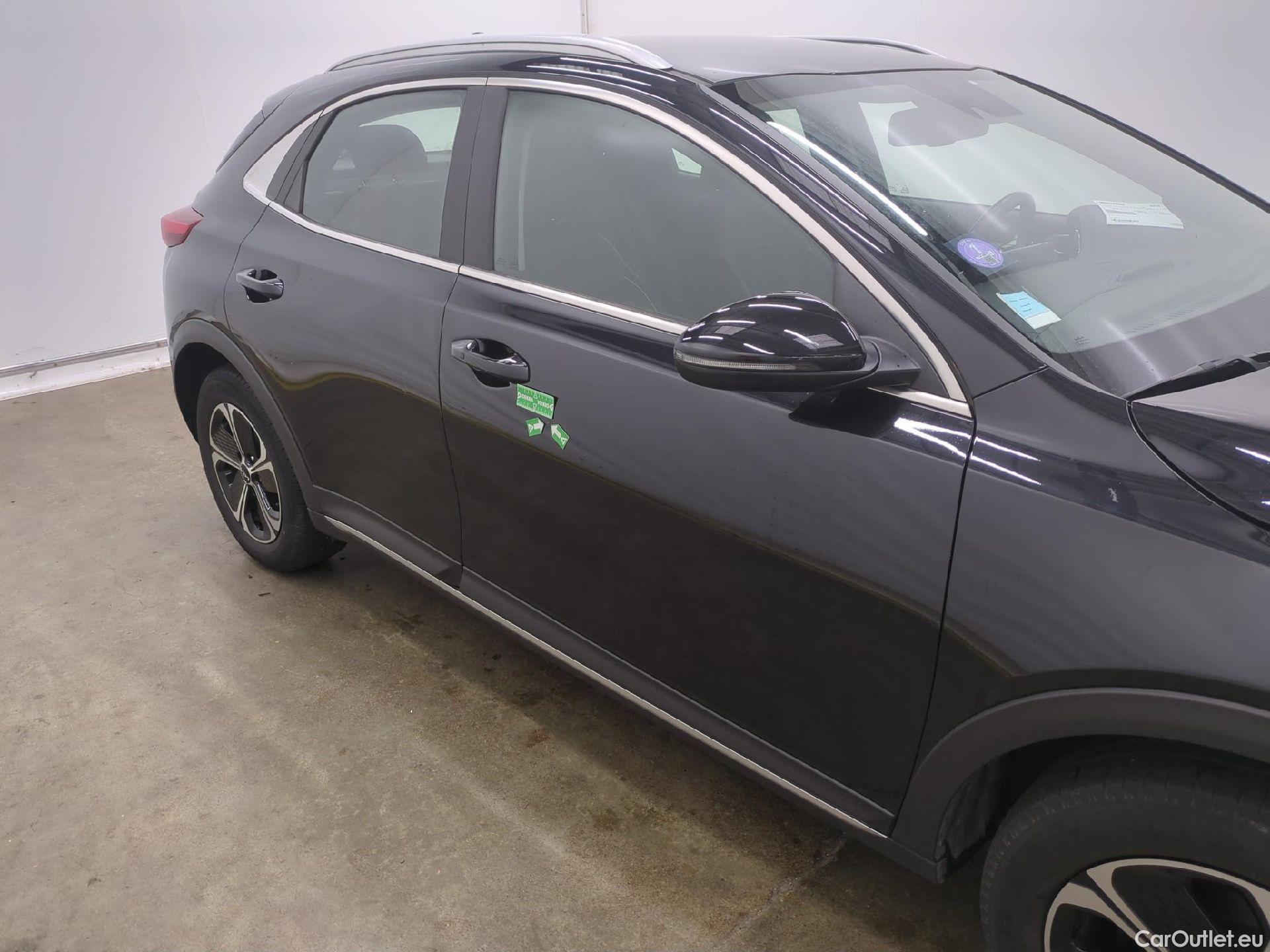  KIA  XCeed KIA  / 2019 / 5P / Crossover 1.6 GDI ISG ISG PHEV ACTIVE BUS DCT6 #18