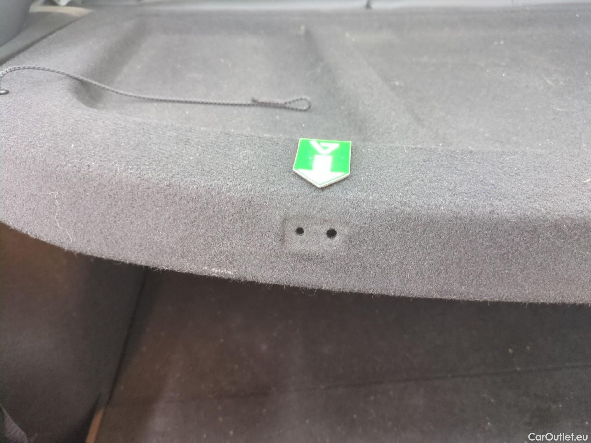  KIA  XCeed KIA  / 2019 / 5P / Crossover 1.6 GDI ISG ISG PHEV ACTIVE BUS DCT6 #14