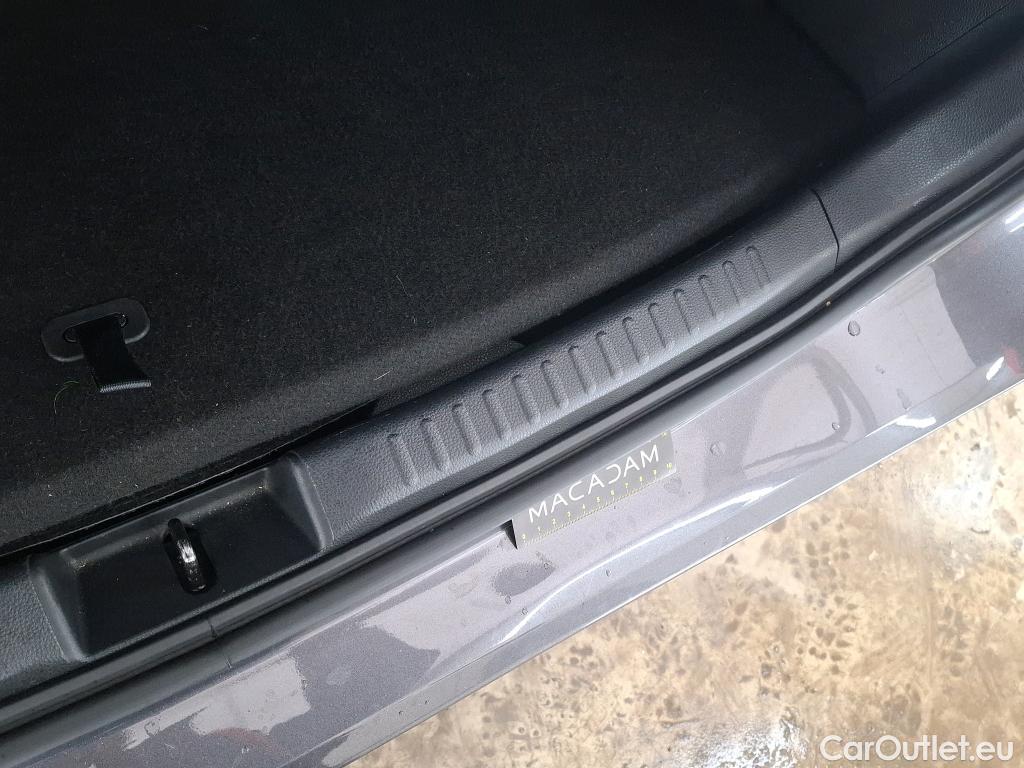  Toyota  Yaris TOYOTA  Hybride / 2019 / 5P / Berline Hybride 116h Design #13