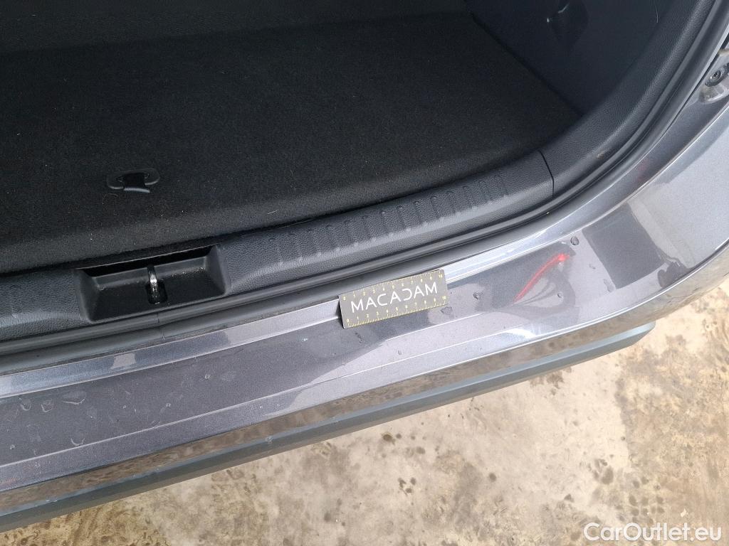  Toyota  Yaris TOYOTA  Hybride / 2019 / 5P / Berline Hybride 116h Design #14