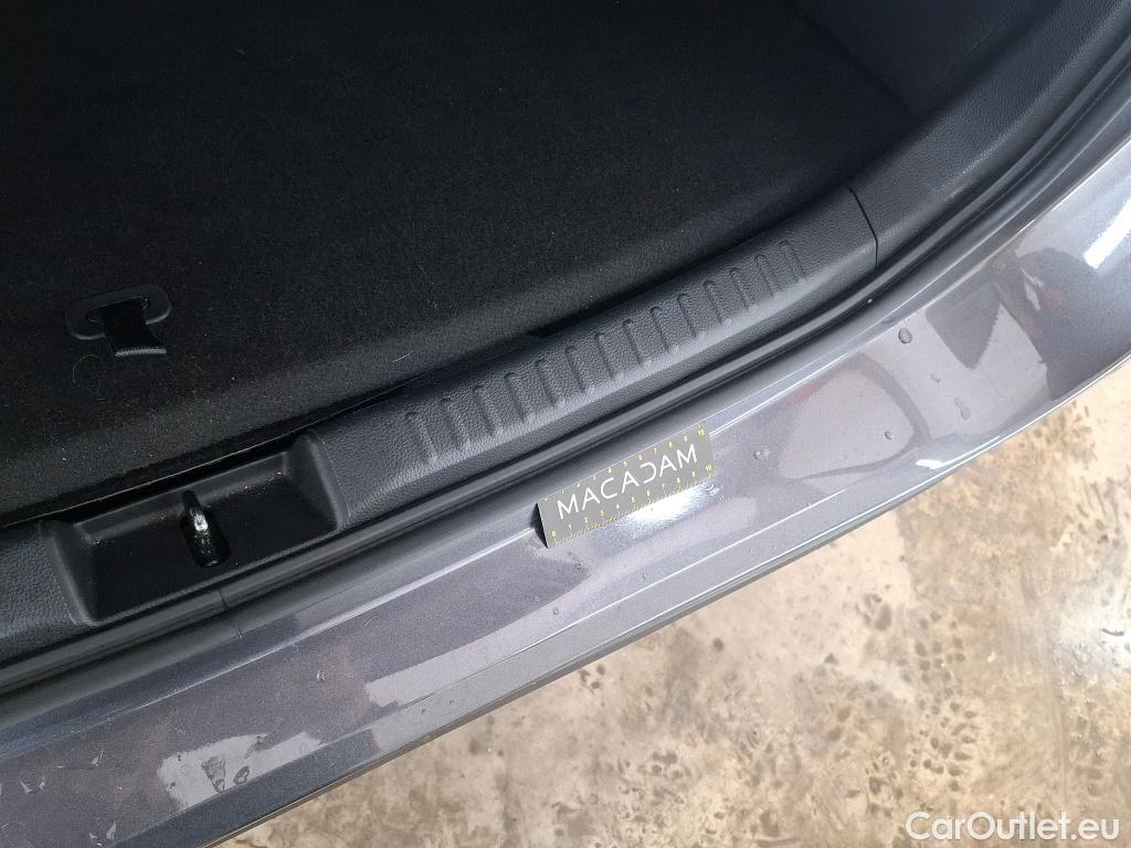  Toyota  Yaris TOYOTA  Hybride / 2019 / 5P / Berline Hybride 116h Design #12