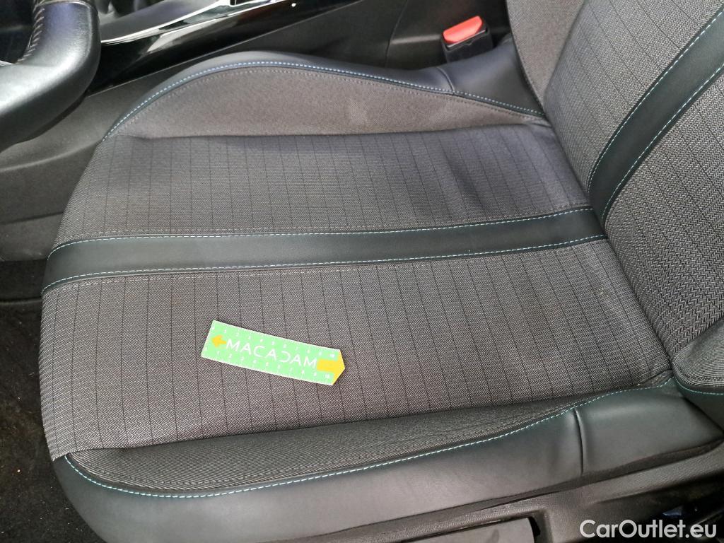  Peugeot  2008  Allure Pack 1.2 PureTech 100CV BVM6 E6d #37