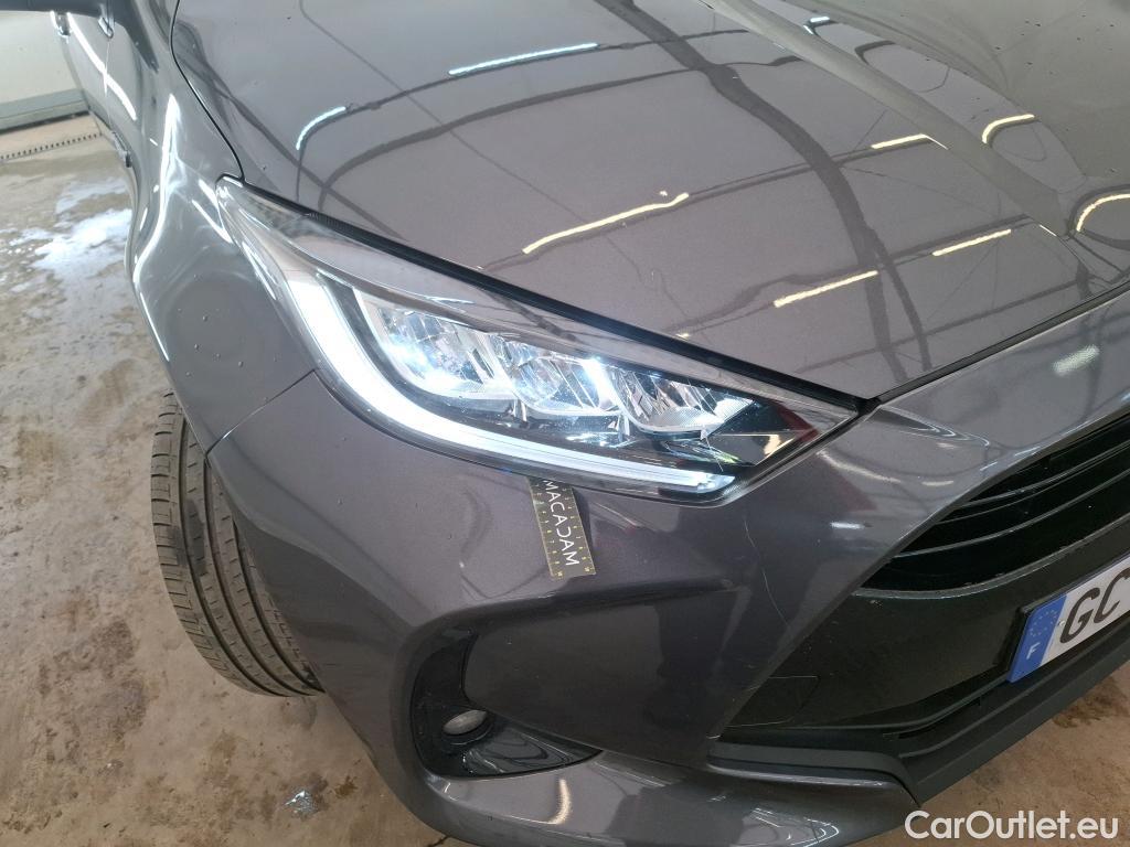  Toyota  Yaris TOYOTA  Hybride / 2019 / 5P / Berline Hybride 116h Design #37