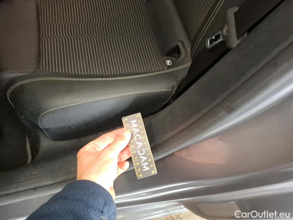  Mercedes  A-Klasse MERCEDES-BENZ Classe A Compact / 2018 / 5P / Berline A 180 Progressive Line #24