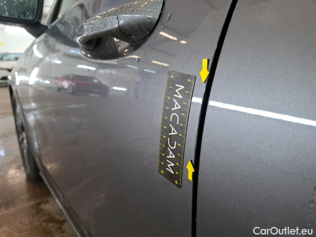  Mercedes  A-Klasse MERCEDES-BENZ Classe A Compact / 2018 / 5P / Berline A 180 Progressive Line #47