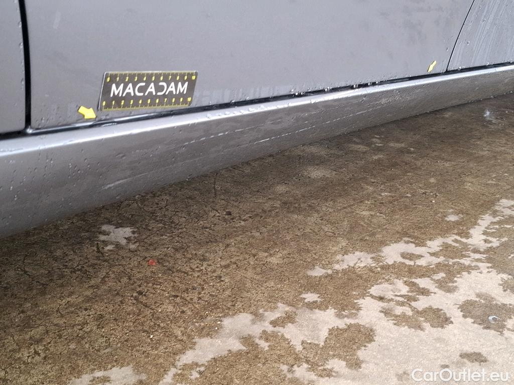  Mercedes  A-Klasse MERCEDES-BENZ Classe A Compact / 2018 / 5P / Berline A 180 Progressive Line #19