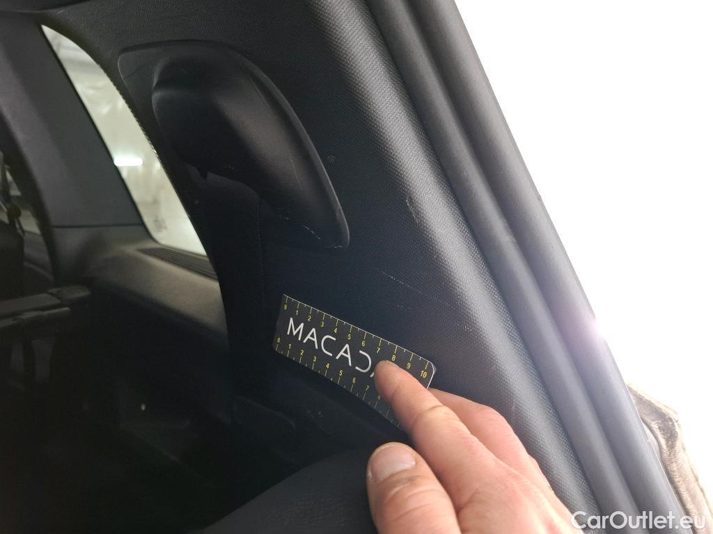  Mercedes  GLB MERCEDES-BENZ  / 2019 / 5P / SUV  200 d AMG Line #32