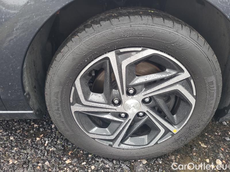  Hyundai  i30   cw (PD)(2017->)  kom.1.5i Family Smart 5d #18