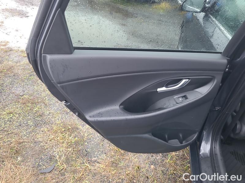  Hyundai  i30   cw (PD)(2017->)  kom.1.5i Family Smart 5d #10