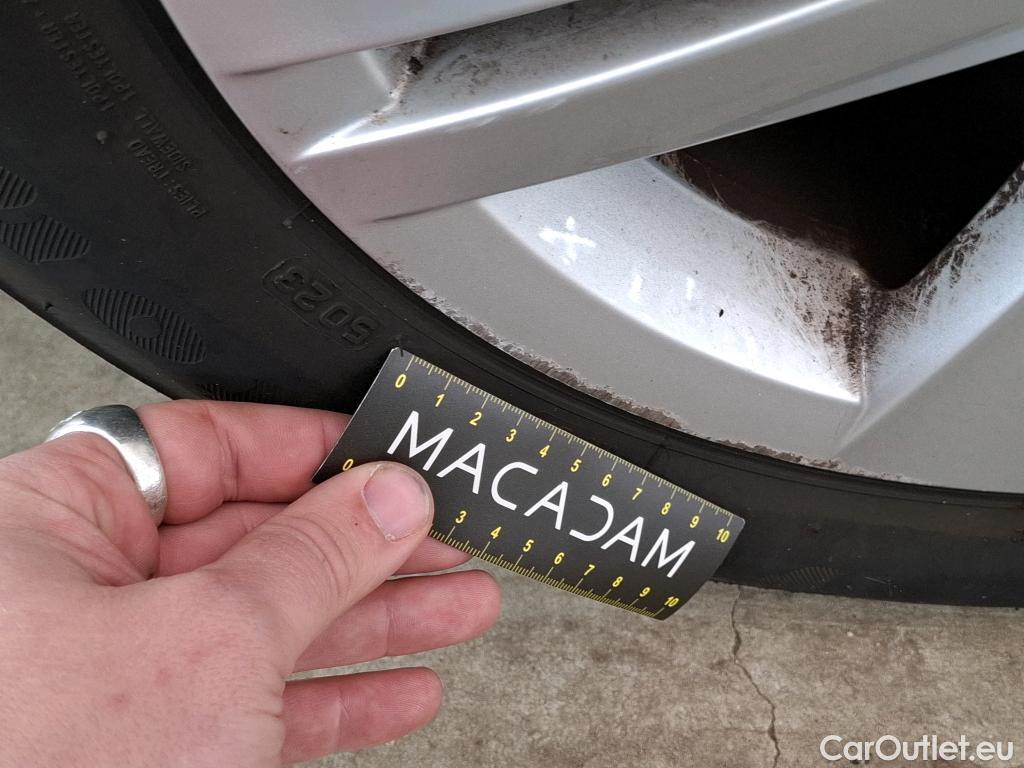  Volkswagen  Golf  VOLKSWAGEN / 2020 / 5P / Berline 1.5 eTSI OPF 150 DSG7 Life Busi #16