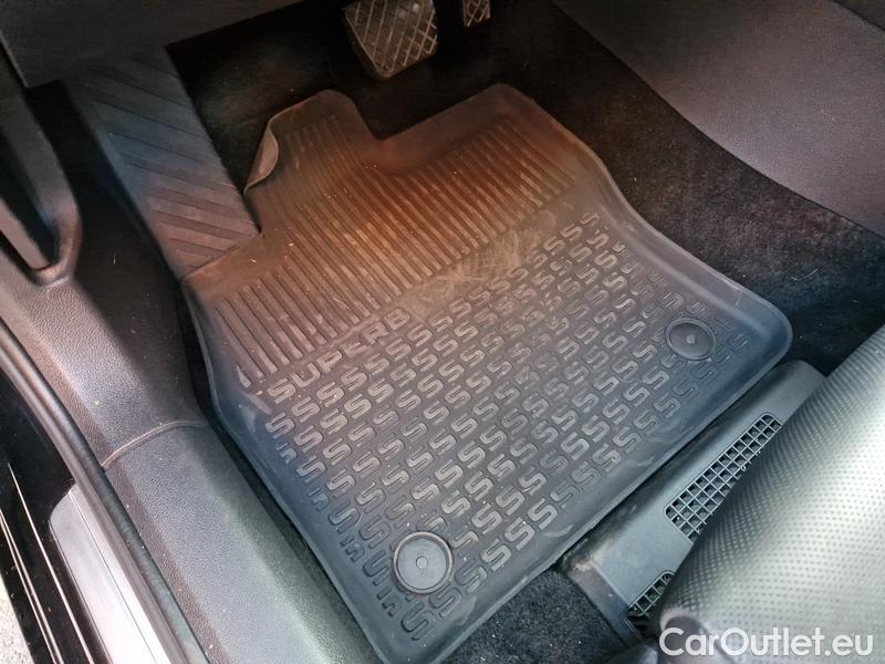  Skoda  Superb  Combi (3V5)(2015) Su.com.2.0TDI 147 4x4 L&K Aut #33