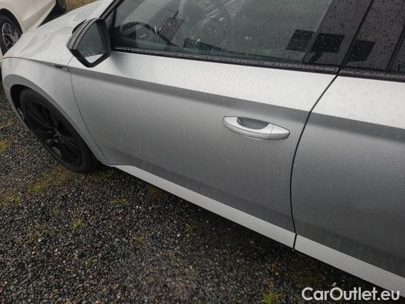  Skoda  Superb  (3V3)(2015) Supe.2.0TDI 147 SportLine Aut #4