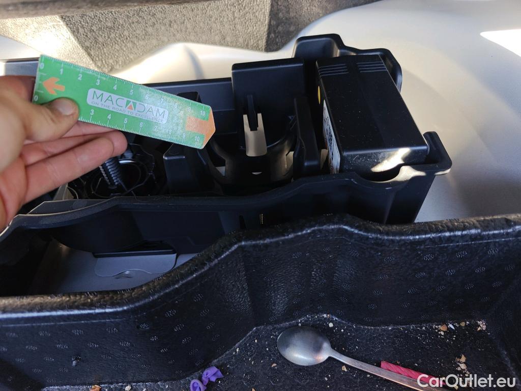  Peugeot  2008 PEUGEOT  / 2019 / 5P / todoterreno Allure BlueHDI 81kW (110CV) #15