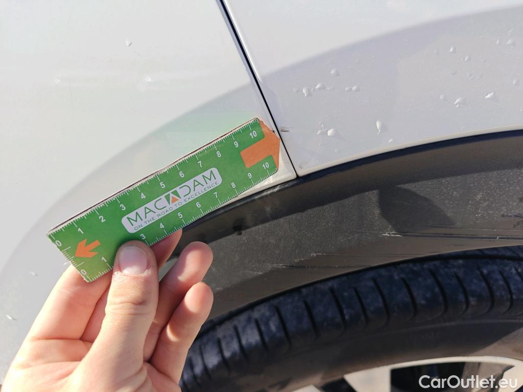  Peugeot  2008 PEUGEOT  / 2019 / 5P / todoterreno Allure BlueHDI 81kW (110CV) #49