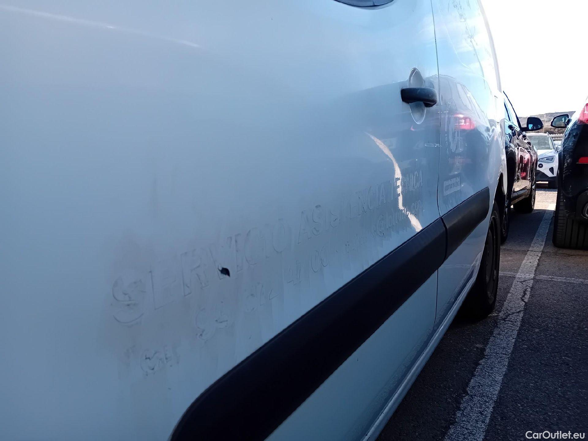  Citroen  Berlingo CITROEN  / 2015 / 3P / furgón derivado de turismo BlueHDi 74KW (100CV) #10