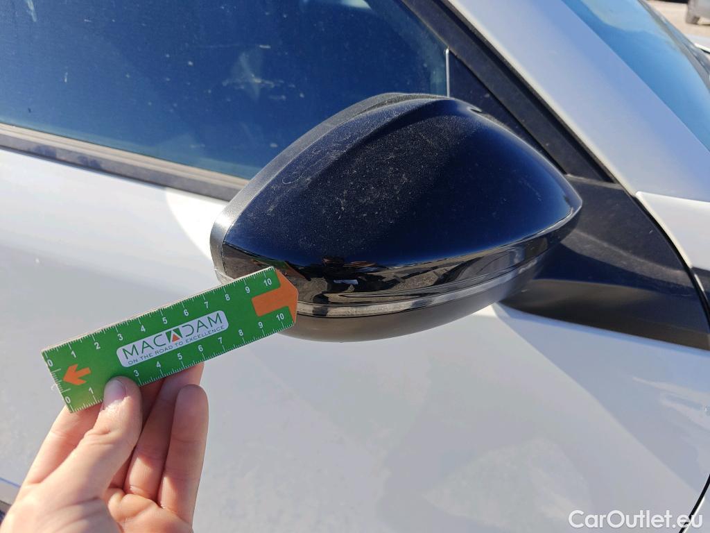  Peugeot  2008 PEUGEOT  / 2019 / 5P / todoterreno Allure BlueHDI 81kW (110CV) #54