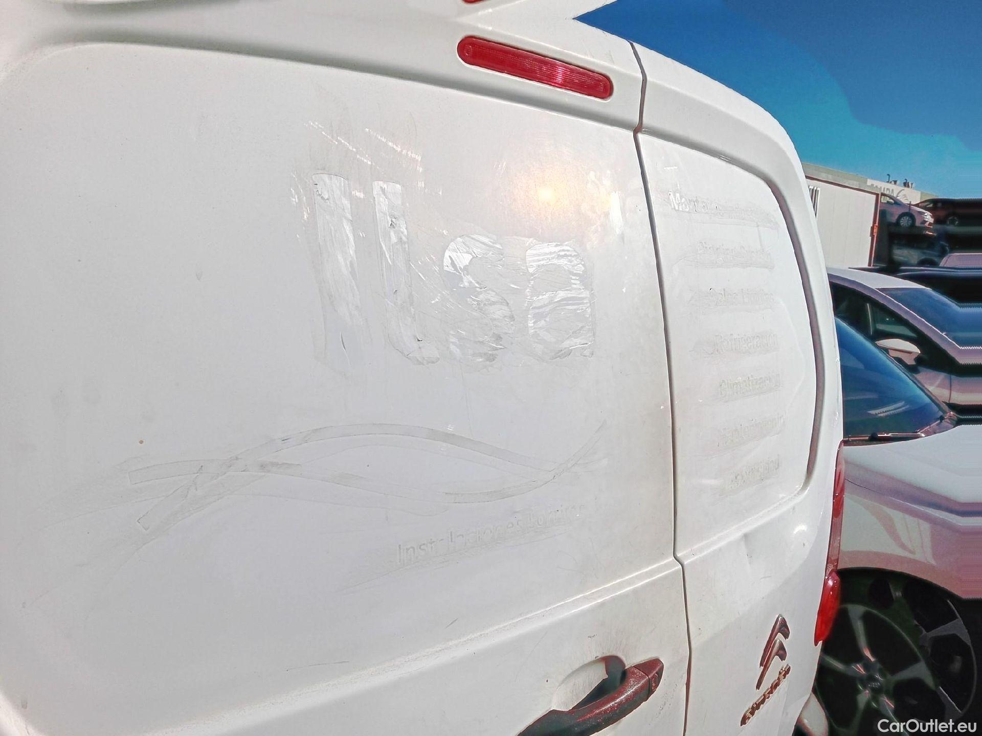  Citroen  Berlingo CITROEN  / 2015 / 3P / furgón derivado de turismo BlueHDi 74KW (100CV) #17