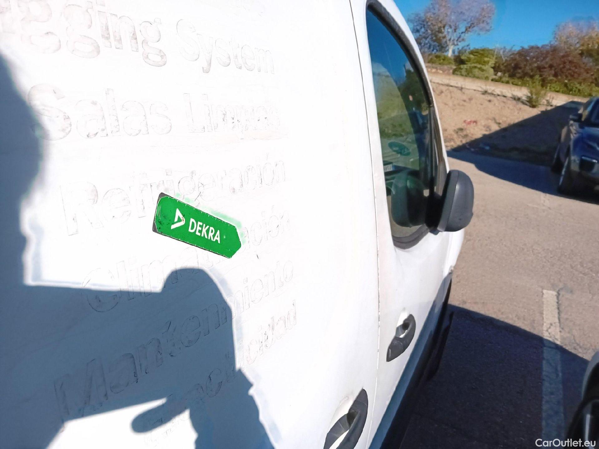  Citroen  Berlingo CITROEN  / 2015 / 3P / furgón derivado de turismo BlueHDi 74KW (100CV) #28