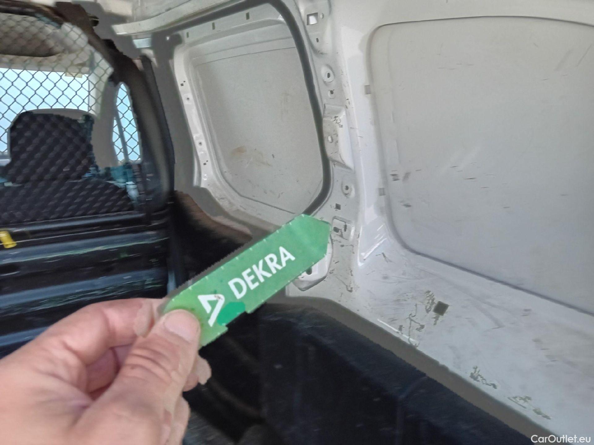  Citroen  Berlingo CITROEN  / 2015 / 3P / furgón derivado de turismo BlueHDi 74KW (100CV) #46