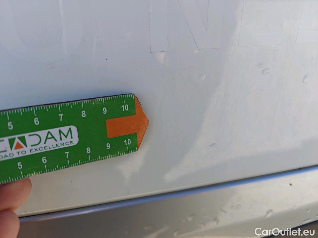  Peugeot  2008 PEUGEOT  / 2019 / 5P / todoterreno Allure BlueHDI 81kW (110CV) #34