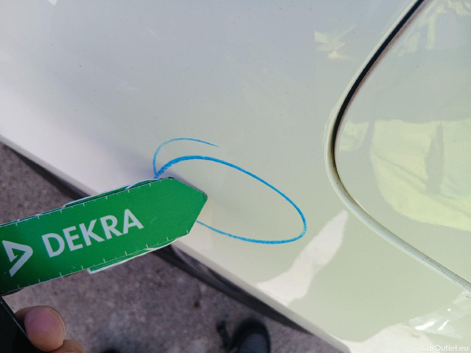  Mercedes  A-Klasse MERCEDES-BENZ Clase A / 2018 / 5P / berlina con portón A 180 #20