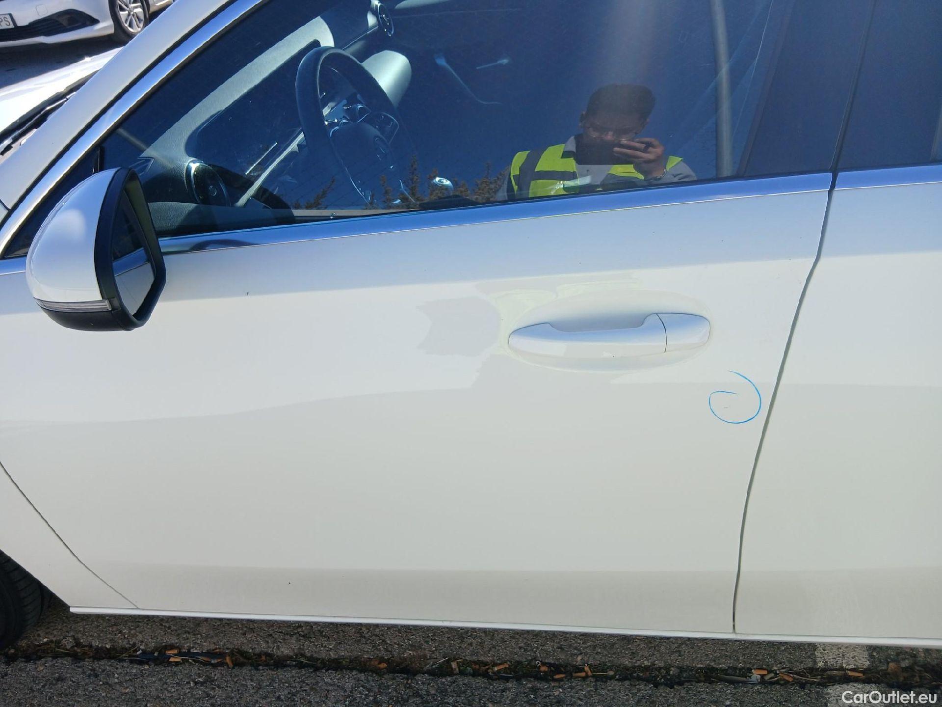  Mercedes  A-Klasse MERCEDES-BENZ Clase A / 2018 / 5P / berlina con portón A 180 #17