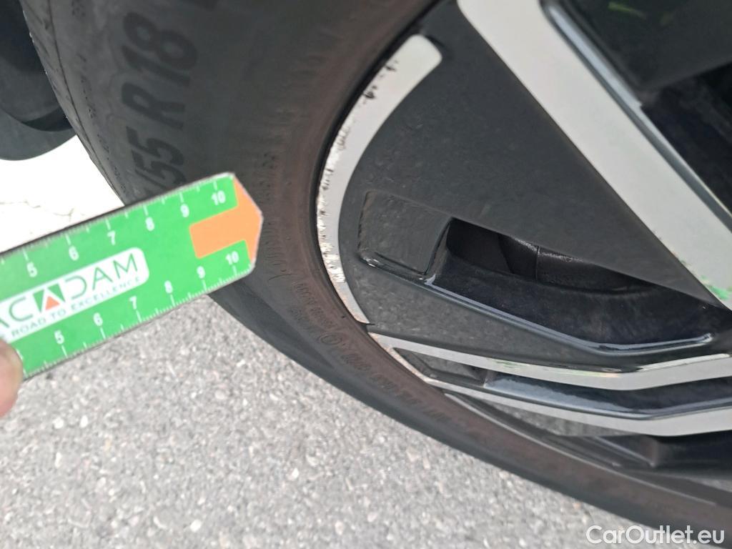  Mercedes  GLA MERCEDES-BENZ  / 2020 / 5P / todoterreno  200 D #5