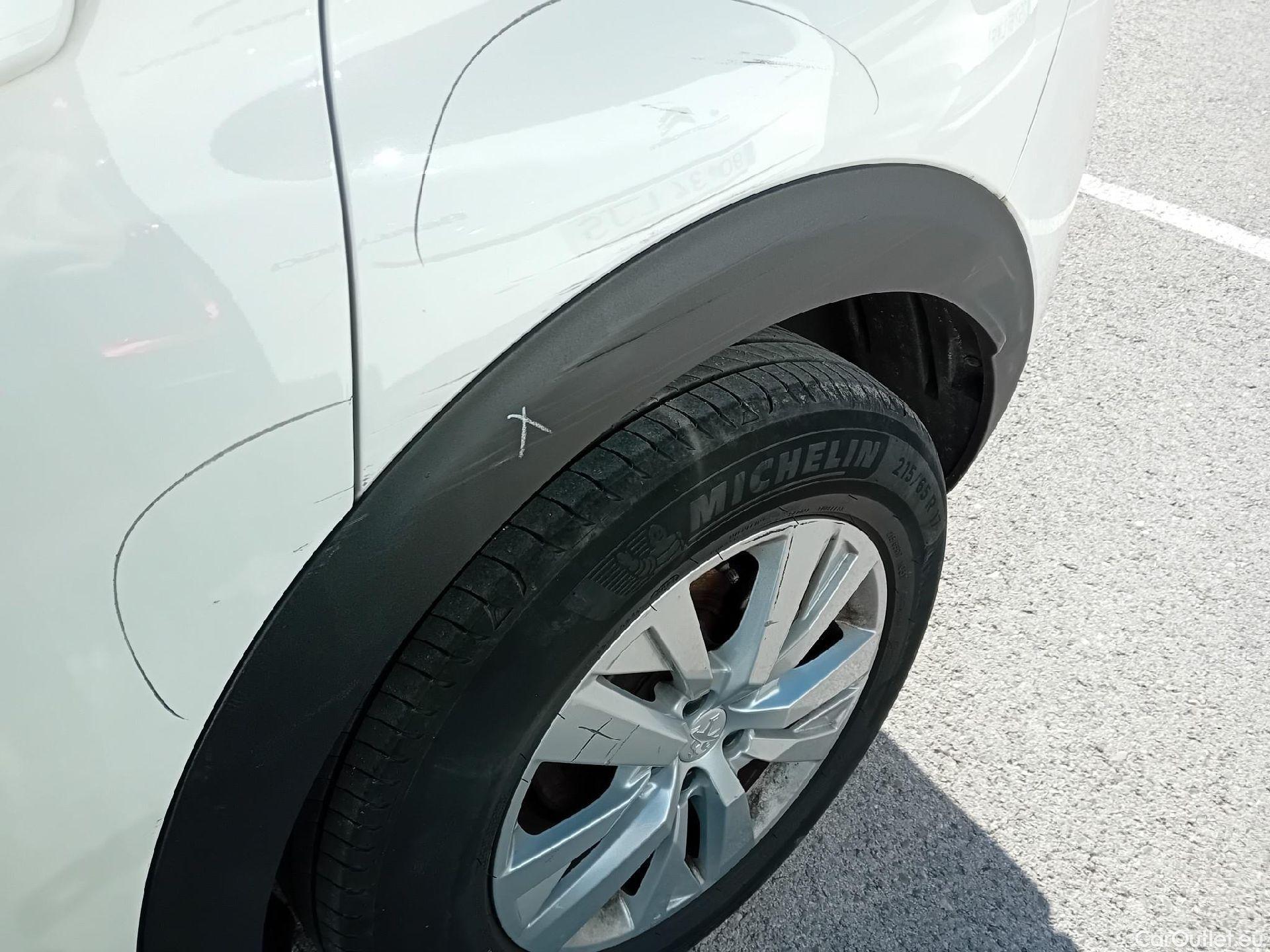  Peugeot  3008 PEUGEOT  / 2020 / 5P / todoterreno 1.5 BlueHDi 96kW (130CV) S&S Active Pack (AC4) #17