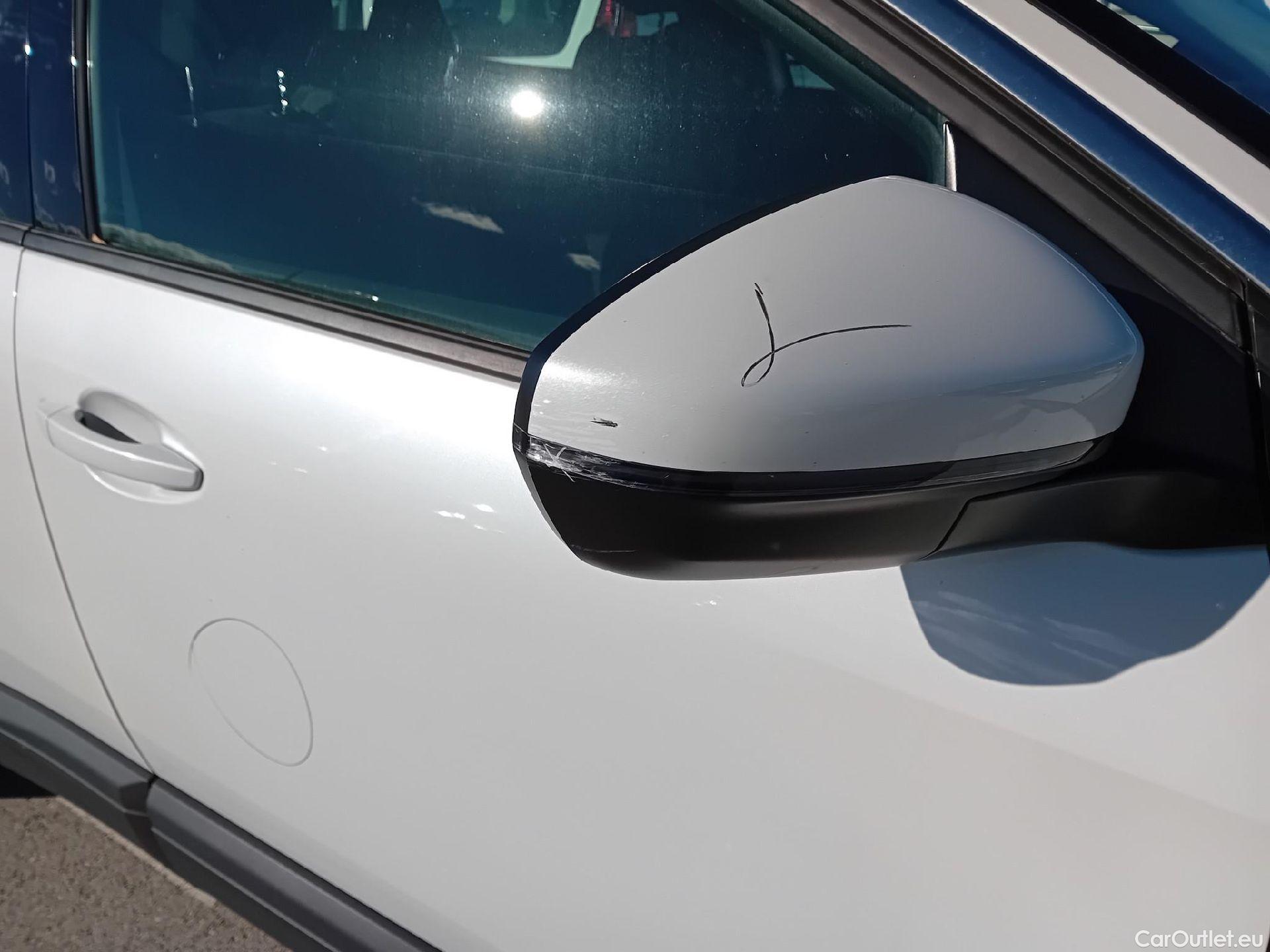  Peugeot  3008 PEUGEOT  / 2020 / 5P / todoterreno 1.5 BlueHDi 96kW (130CV) S&S Active Pack (AC4) #42