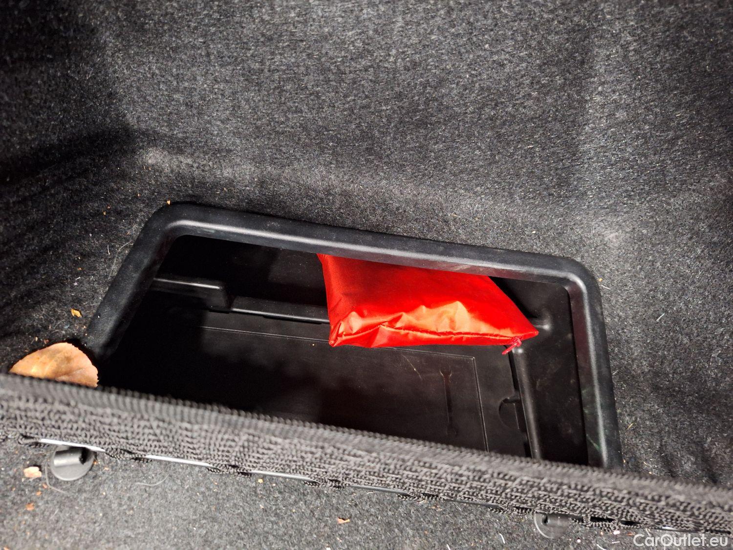  Bmw  Serie 3 BMW, 3-serie '18, BMW 3 Reeks Berline 318iA (115 kW) 4d #1